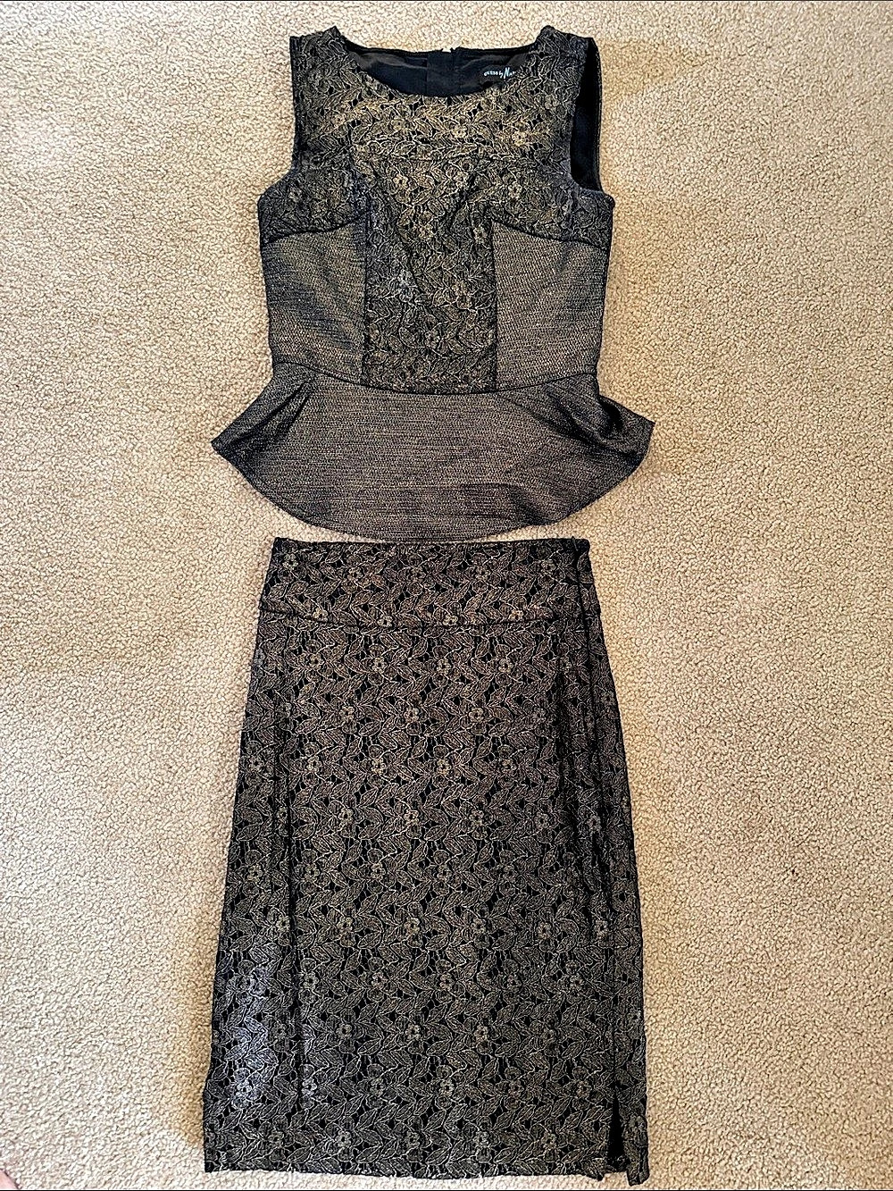 Guess by Marciano Floral Lace Two-Piece Set in Black & Gold Size 0 Like New